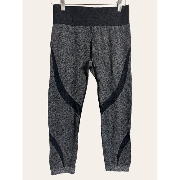 Fabletics Gray Black Seamless Arlene Crop Leggings Size S - Picture 2 of 6